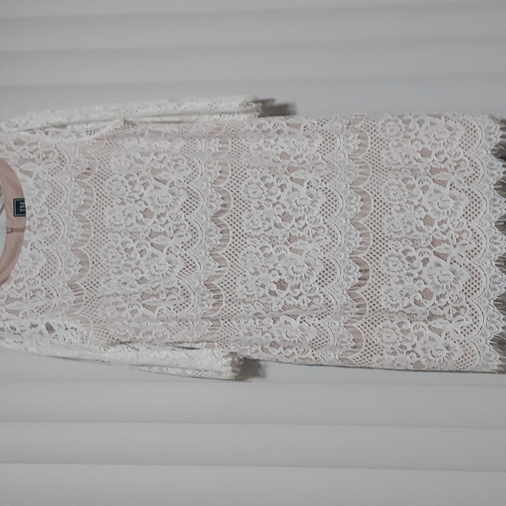 WOMANS DRESS